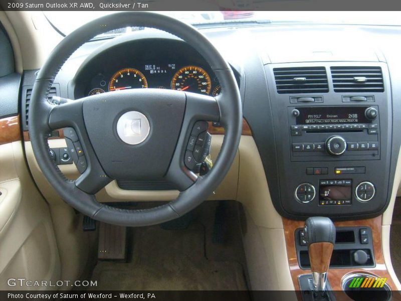Quicksilver / Tan 2009 Saturn Outlook XR AWD