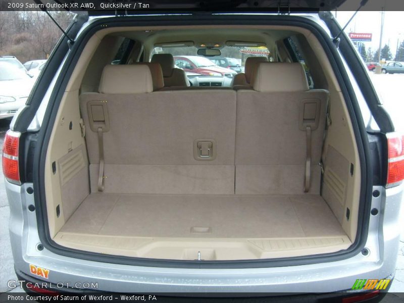 Quicksilver / Tan 2009 Saturn Outlook XR AWD