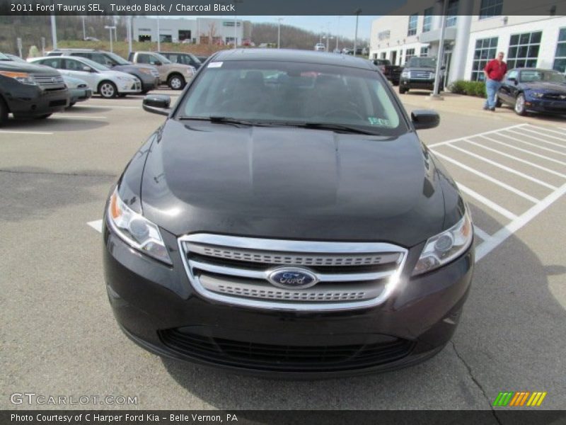 Tuxedo Black / Charcoal Black 2011 Ford Taurus SEL