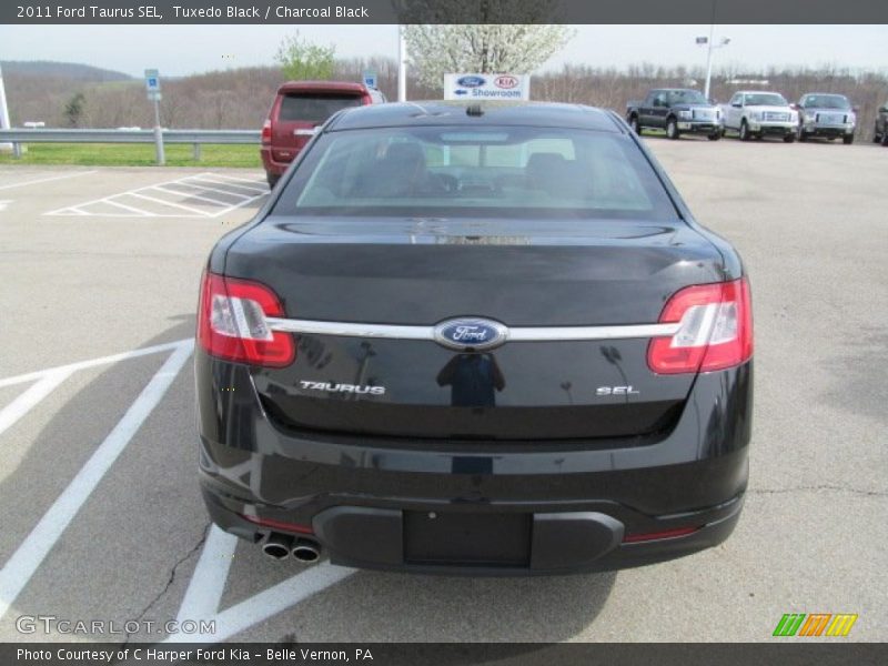 Tuxedo Black / Charcoal Black 2011 Ford Taurus SEL