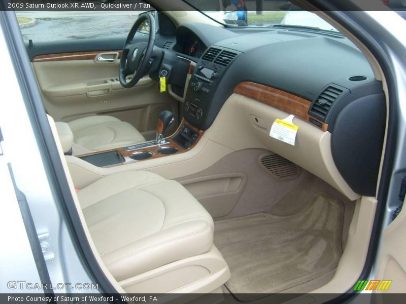 Quicksilver / Tan 2009 Saturn Outlook XR AWD