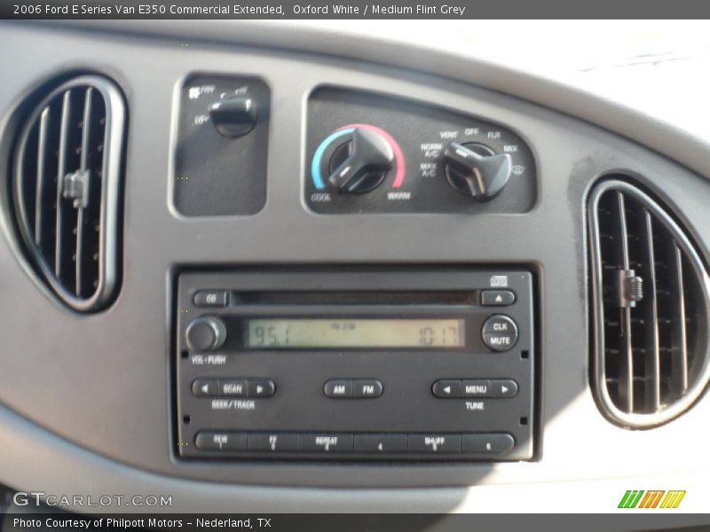 Oxford White / Medium Flint Grey 2006 Ford E Series Van E350 Commercial Extended