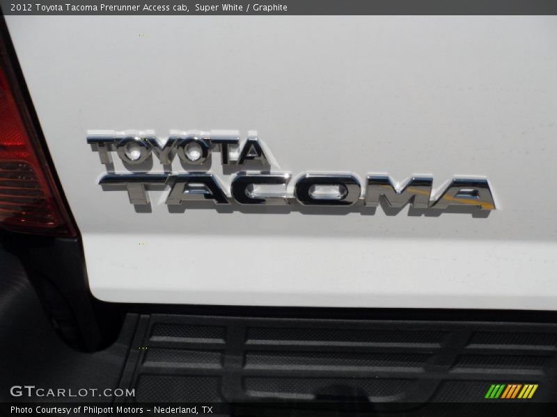 Super White / Graphite 2012 Toyota Tacoma Prerunner Access cab