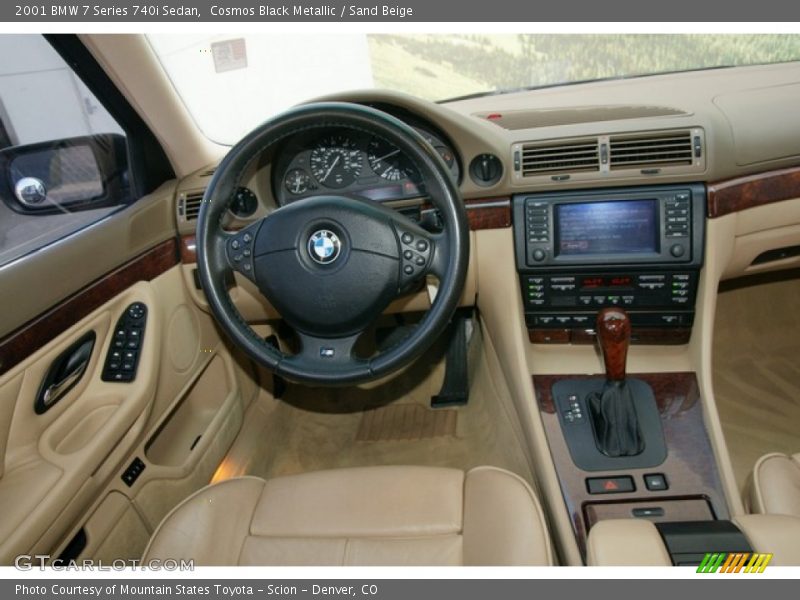 Dashboard of 2001 7 Series 740i Sedan