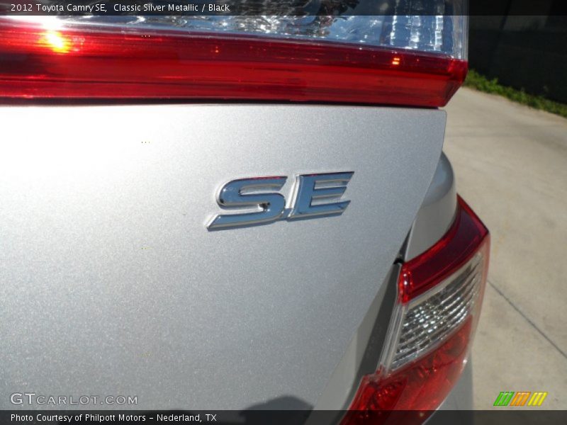 Classic Silver Metallic / Black 2012 Toyota Camry SE
