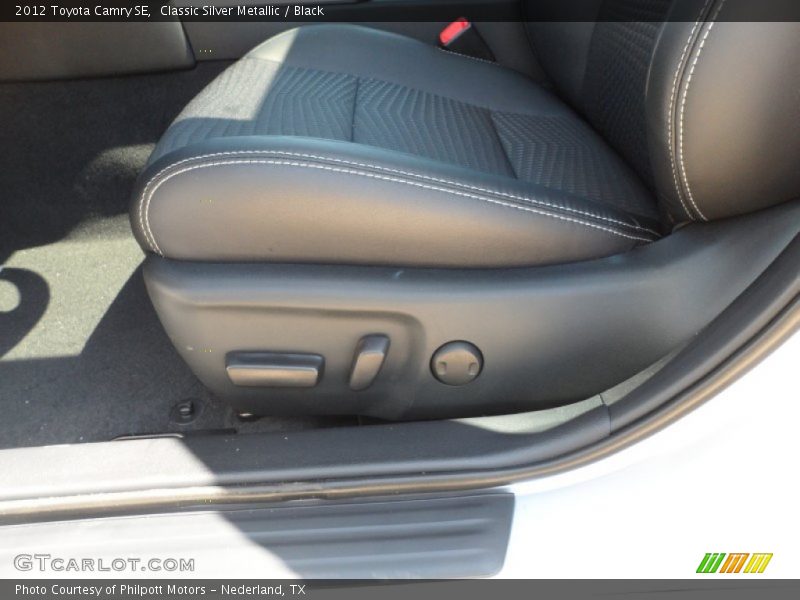 Classic Silver Metallic / Black 2012 Toyota Camry SE