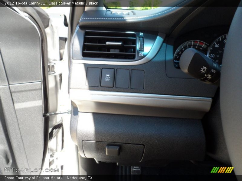 Classic Silver Metallic / Black 2012 Toyota Camry SE
