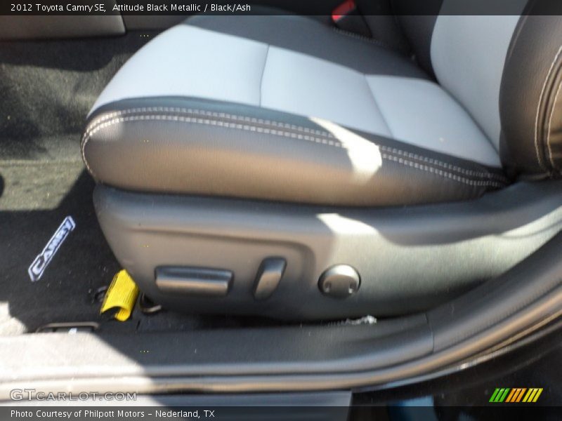 Attitude Black Metallic / Black/Ash 2012 Toyota Camry SE