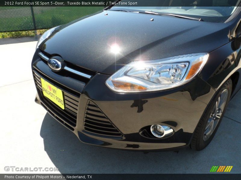 Tuxedo Black Metallic / Two-Tone Sport 2012 Ford Focus SE Sport 5-Door