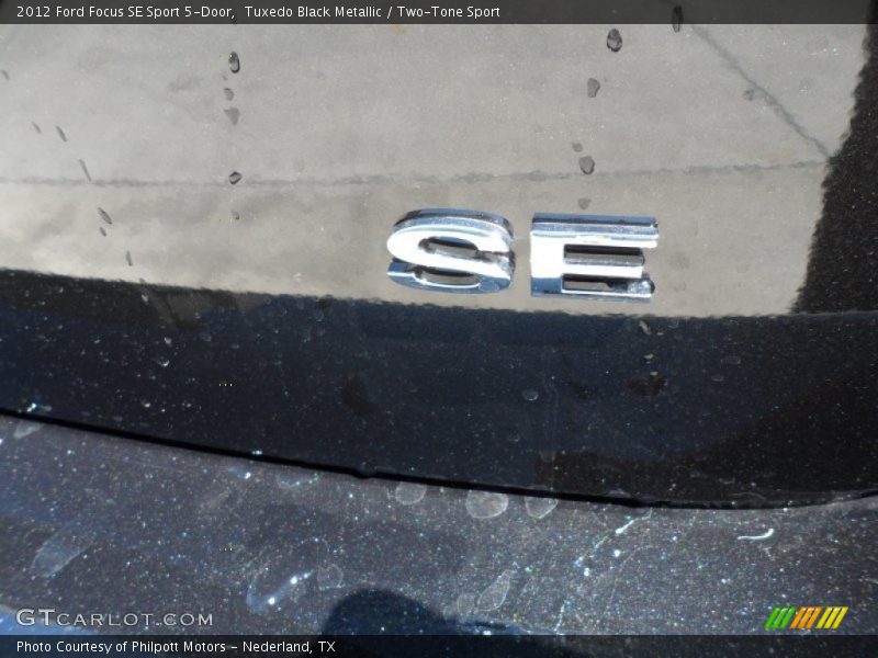 Tuxedo Black Metallic / Two-Tone Sport 2012 Ford Focus SE Sport 5-Door