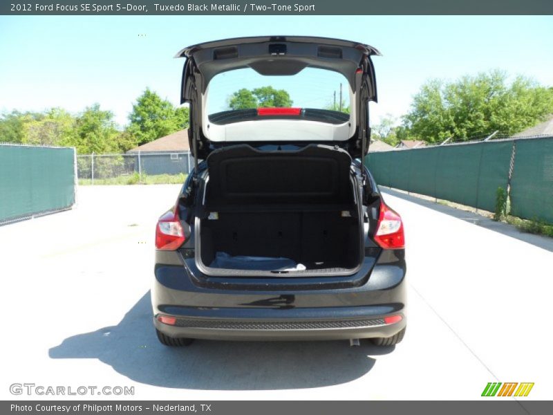 Tuxedo Black Metallic / Two-Tone Sport 2012 Ford Focus SE Sport 5-Door