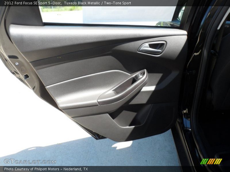 Tuxedo Black Metallic / Two-Tone Sport 2012 Ford Focus SE Sport 5-Door