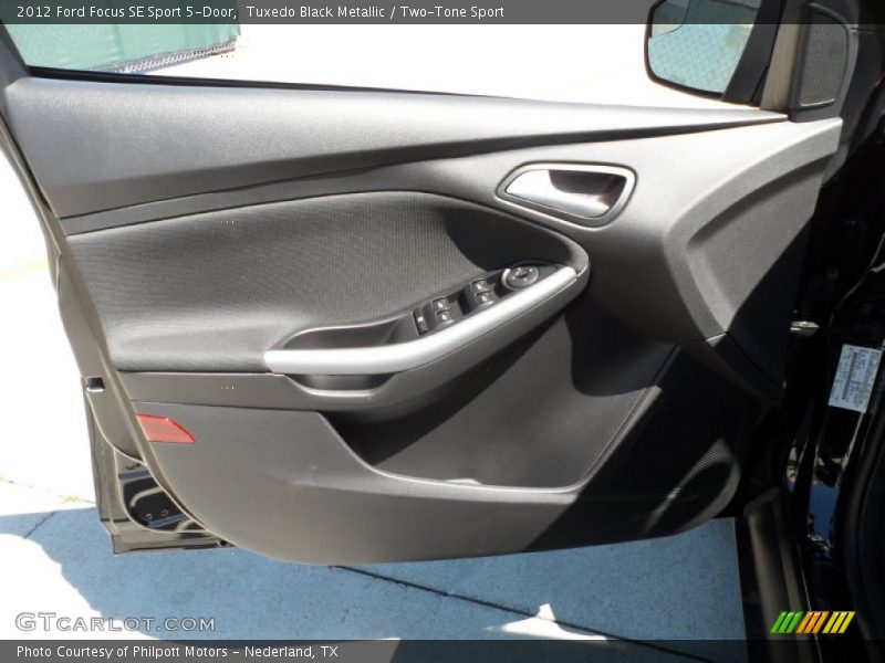 Tuxedo Black Metallic / Two-Tone Sport 2012 Ford Focus SE Sport 5-Door