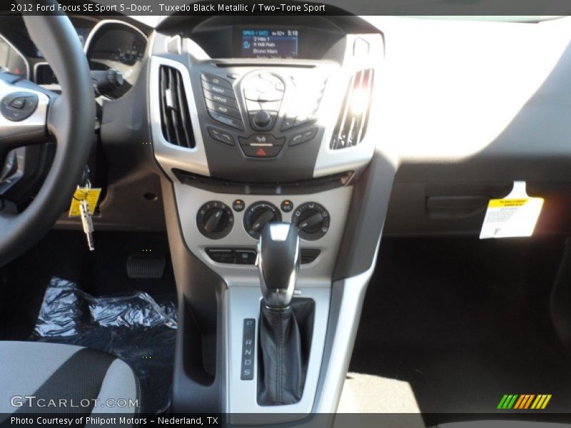 Tuxedo Black Metallic / Two-Tone Sport 2012 Ford Focus SE Sport 5-Door