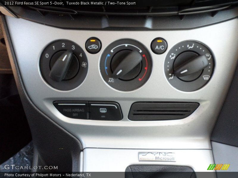 Controls of 2012 Focus SE Sport 5-Door