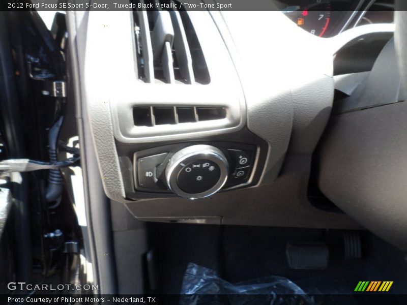 Tuxedo Black Metallic / Two-Tone Sport 2012 Ford Focus SE Sport 5-Door