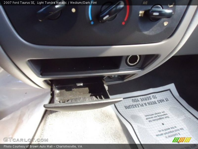 Light Tundra Metallic / Medium/Dark Flint 2007 Ford Taurus SE