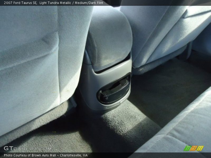 Light Tundra Metallic / Medium/Dark Flint 2007 Ford Taurus SE