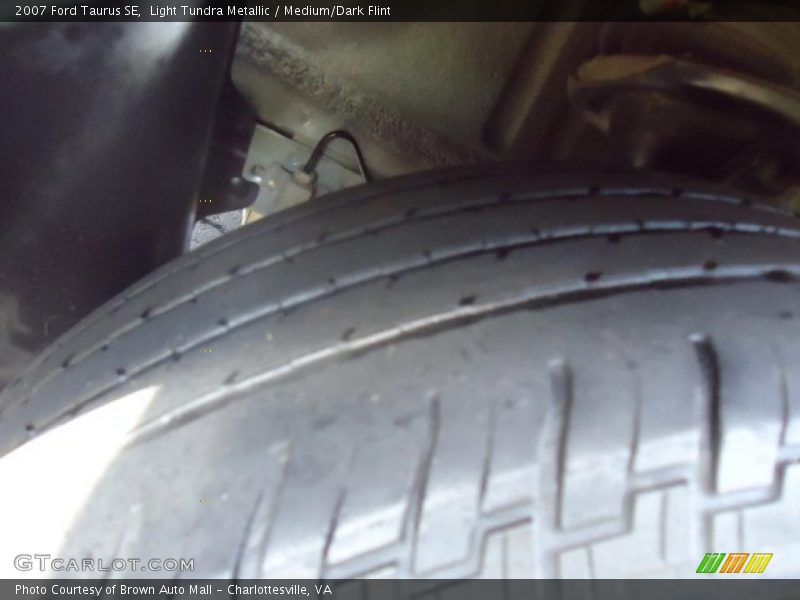 Light Tundra Metallic / Medium/Dark Flint 2007 Ford Taurus SE