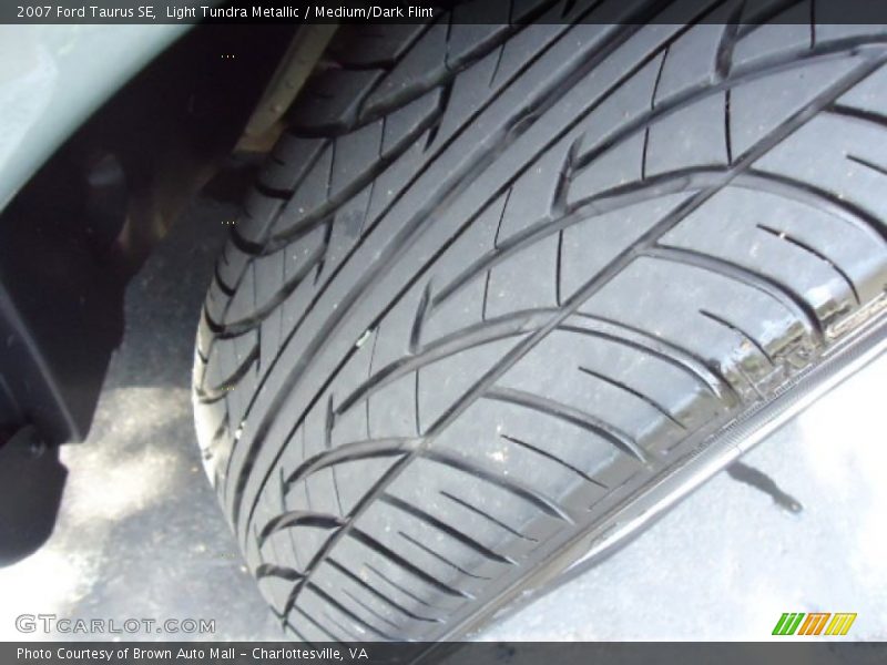 Light Tundra Metallic / Medium/Dark Flint 2007 Ford Taurus SE