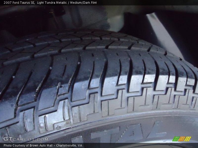 Light Tundra Metallic / Medium/Dark Flint 2007 Ford Taurus SE