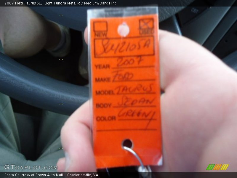 Light Tundra Metallic / Medium/Dark Flint 2007 Ford Taurus SE