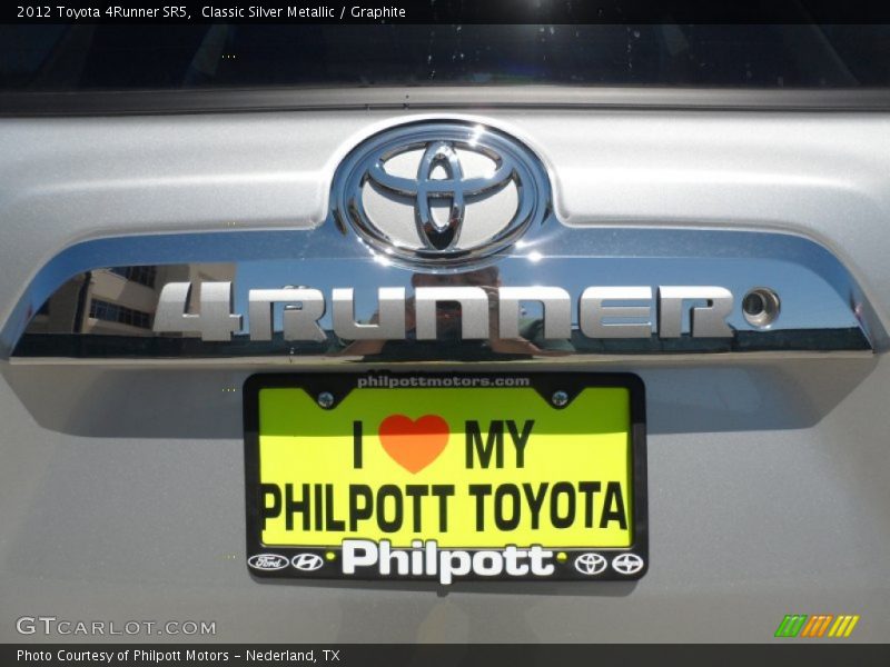 Classic Silver Metallic / Graphite 2012 Toyota 4Runner SR5