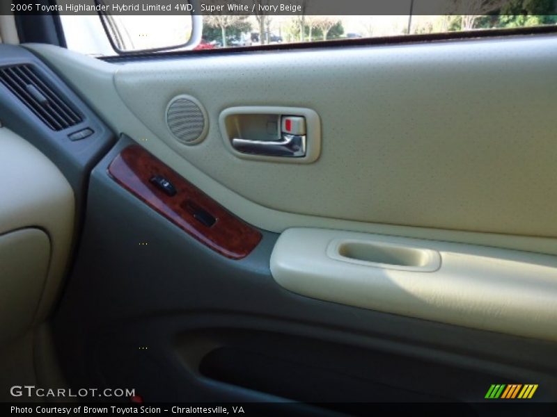 Super White / Ivory Beige 2006 Toyota Highlander Hybrid Limited 4WD