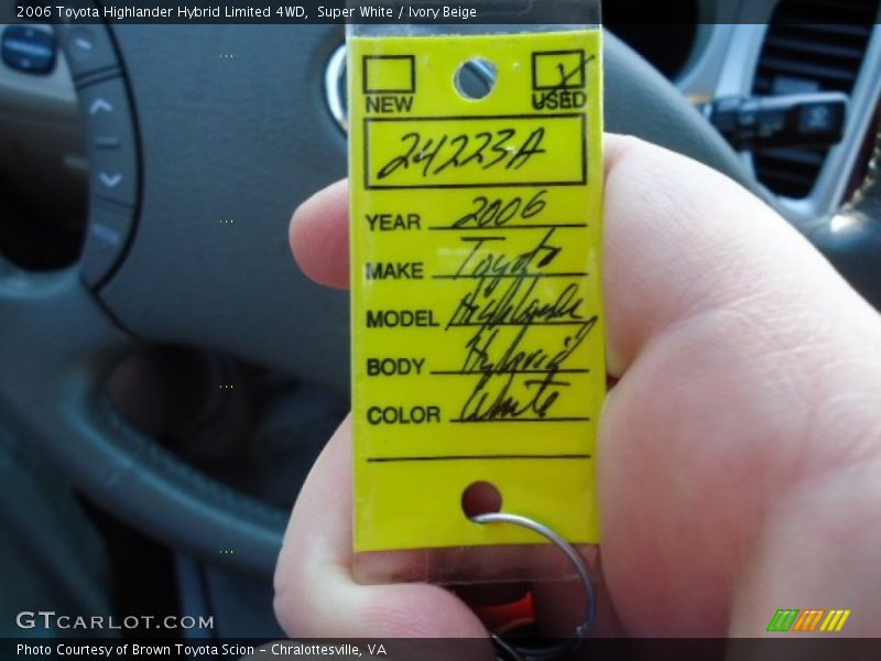 Super White / Ivory Beige 2006 Toyota Highlander Hybrid Limited 4WD
