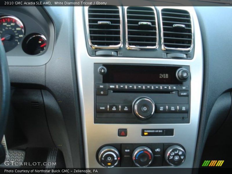 White Diamond Tricoat / Ebony 2010 GMC Acadia SLE AWD