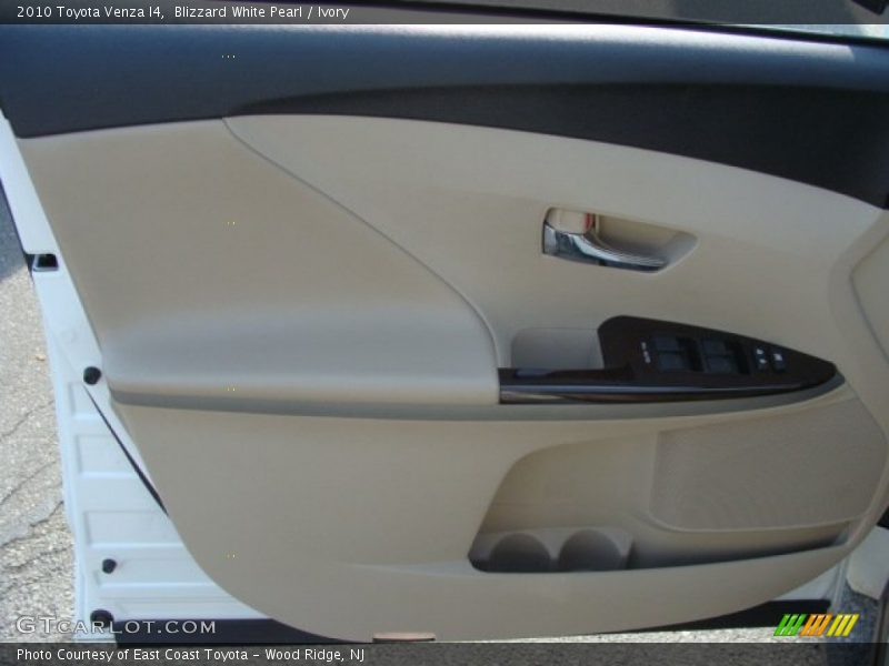 Blizzard White Pearl / Ivory 2010 Toyota Venza I4