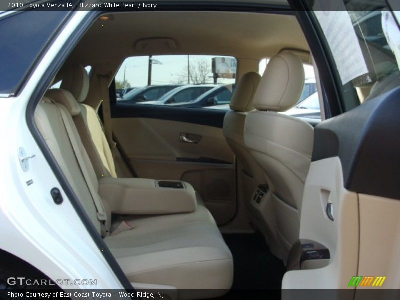 Blizzard White Pearl / Ivory 2010 Toyota Venza I4