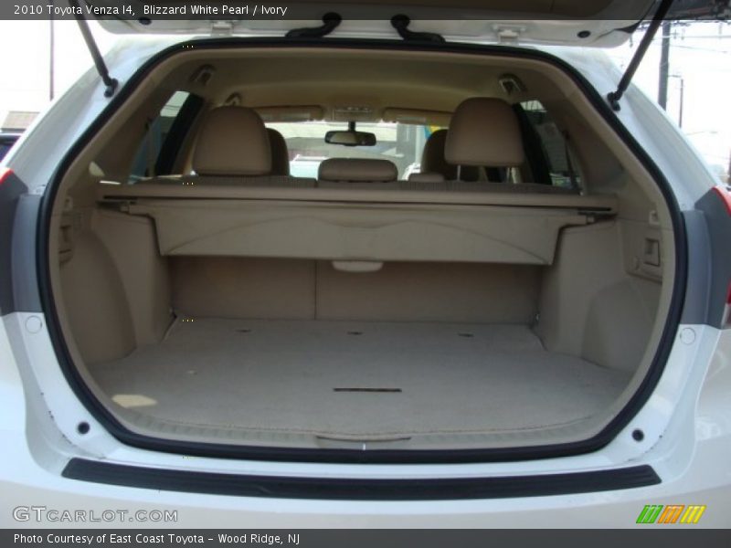 Blizzard White Pearl / Ivory 2010 Toyota Venza I4