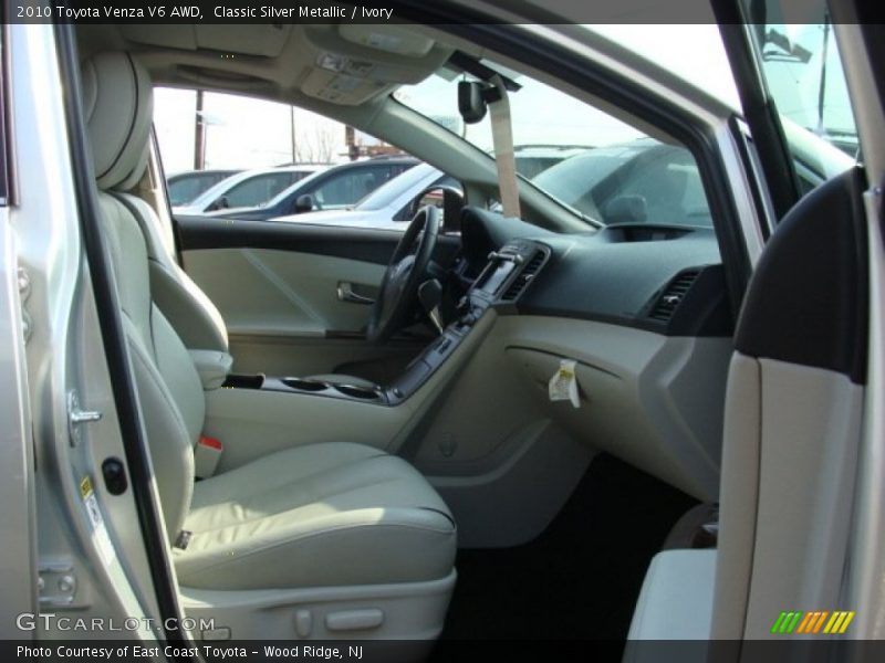 Classic Silver Metallic / Ivory 2010 Toyota Venza V6 AWD