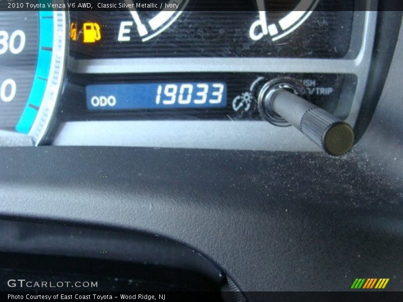 Classic Silver Metallic / Ivory 2010 Toyota Venza V6 AWD
