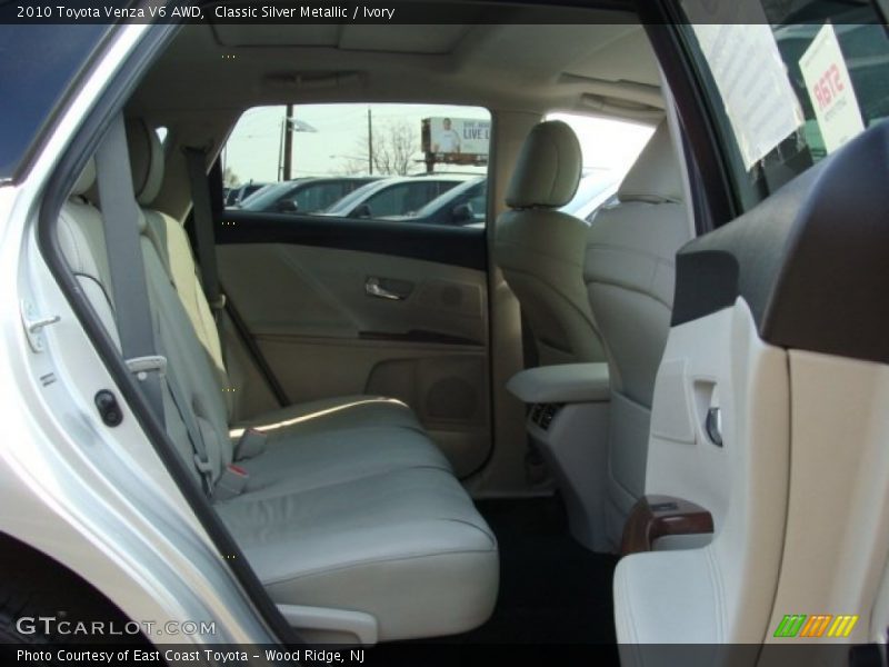 Classic Silver Metallic / Ivory 2010 Toyota Venza V6 AWD