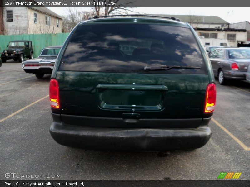 Forest Green Pearl / Gray 1997 Plymouth Grand Voyager SE