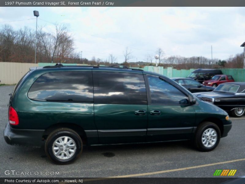 Forest Green Pearl / Gray 1997 Plymouth Grand Voyager SE