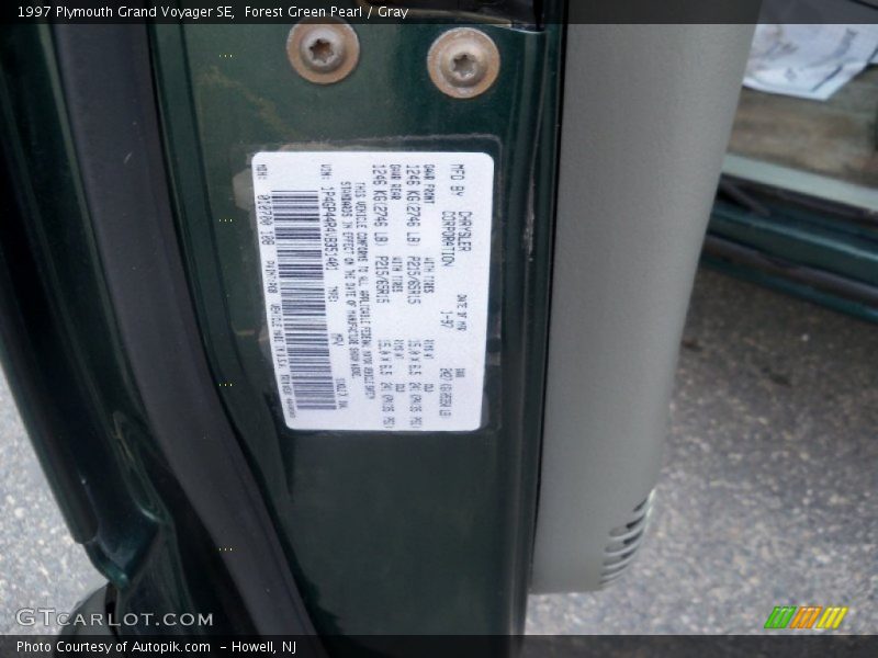 Forest Green Pearl / Gray 1997 Plymouth Grand Voyager SE