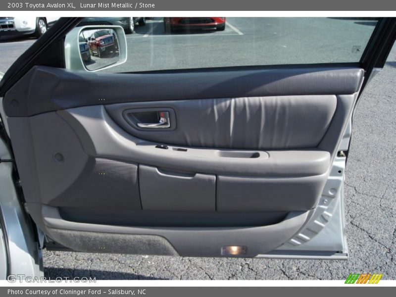 Lunar Mist Metallic / Stone 2003 Toyota Avalon XL