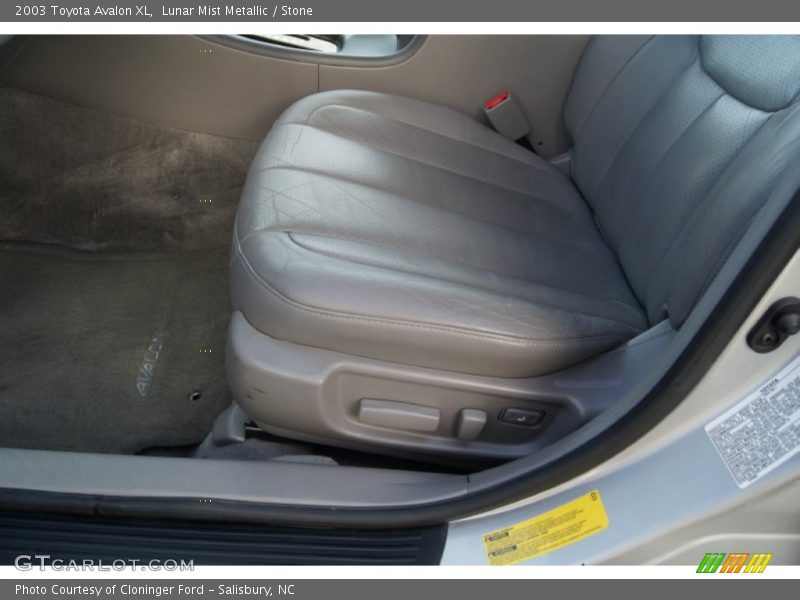 Lunar Mist Metallic / Stone 2003 Toyota Avalon XL