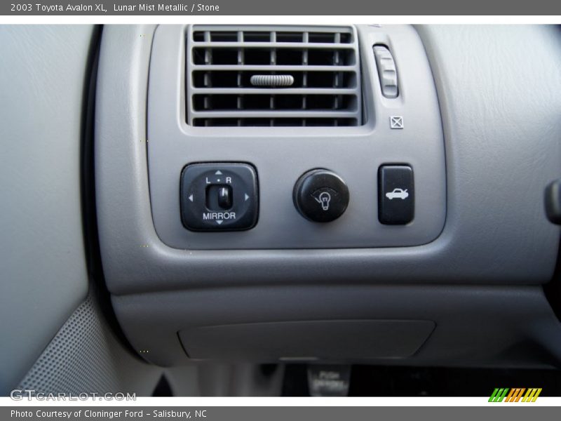 Lunar Mist Metallic / Stone 2003 Toyota Avalon XL