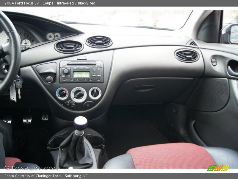 Infra-Red / Black/Red 2004 Ford Focus SVT Coupe