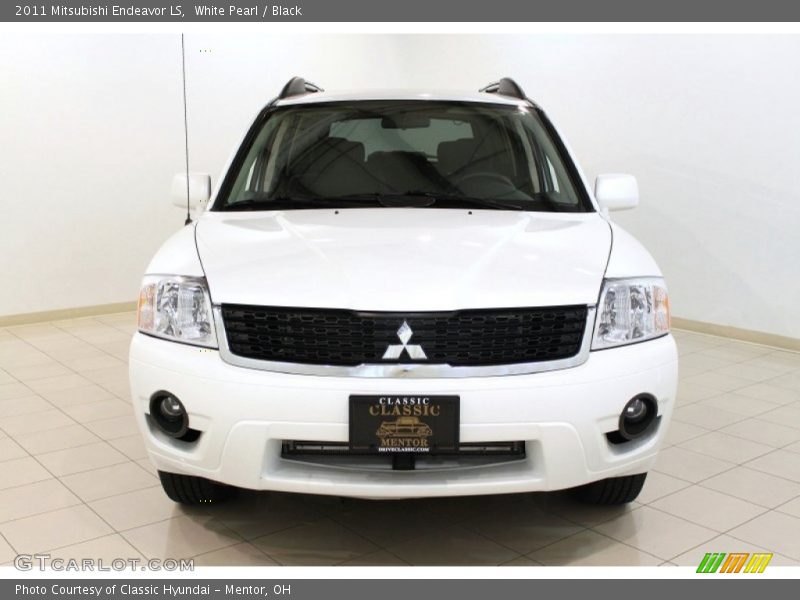 White Pearl / Black 2011 Mitsubishi Endeavor LS