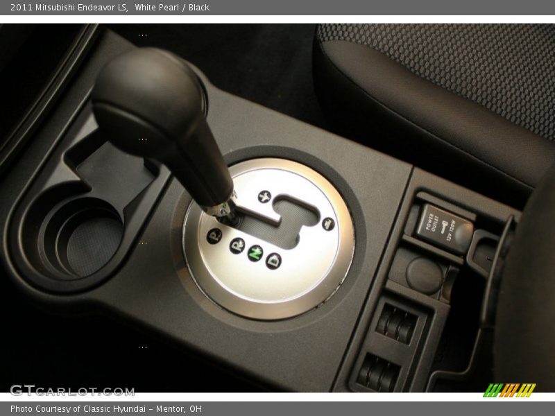 White Pearl / Black 2011 Mitsubishi Endeavor LS