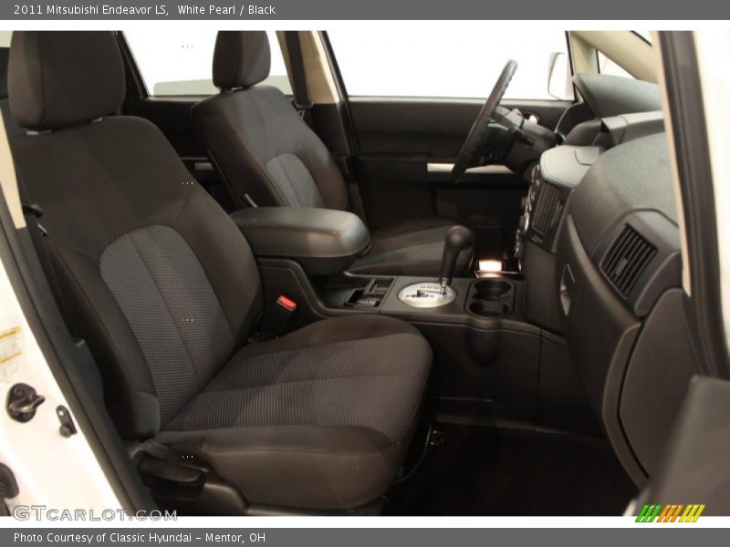 White Pearl / Black 2011 Mitsubishi Endeavor LS
