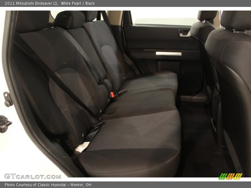 White Pearl / Black 2011 Mitsubishi Endeavor LS