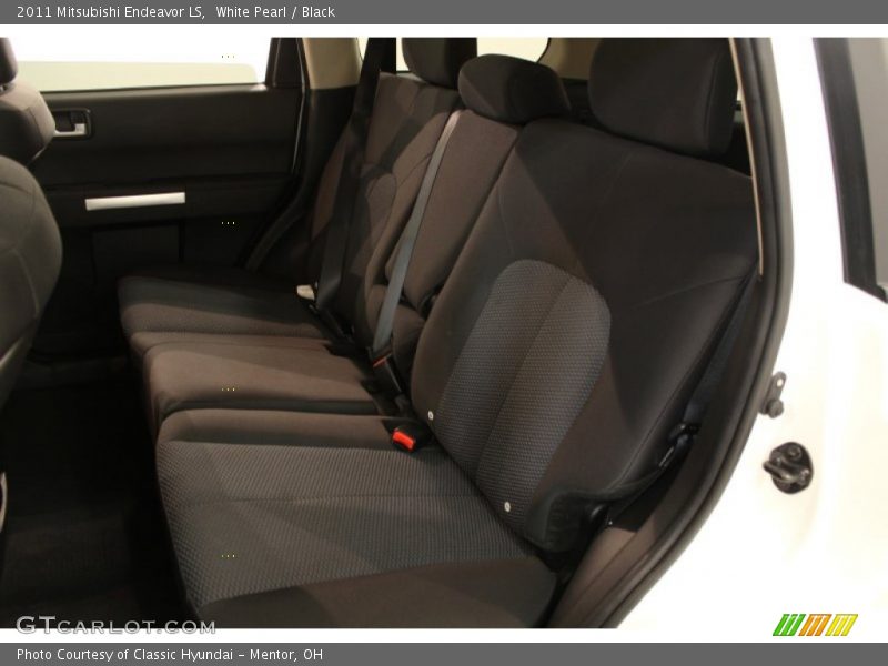 White Pearl / Black 2011 Mitsubishi Endeavor LS