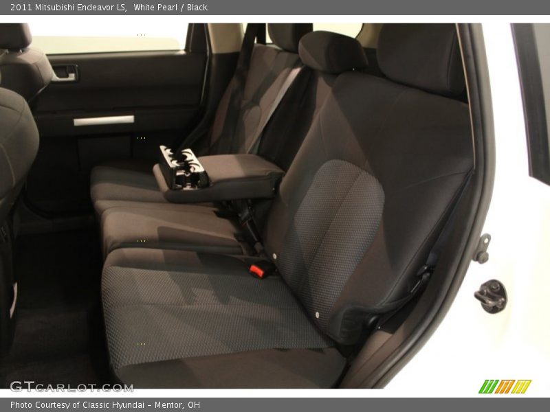 White Pearl / Black 2011 Mitsubishi Endeavor LS