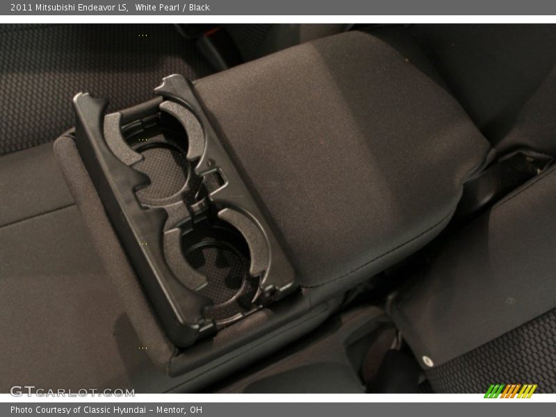 White Pearl / Black 2011 Mitsubishi Endeavor LS
